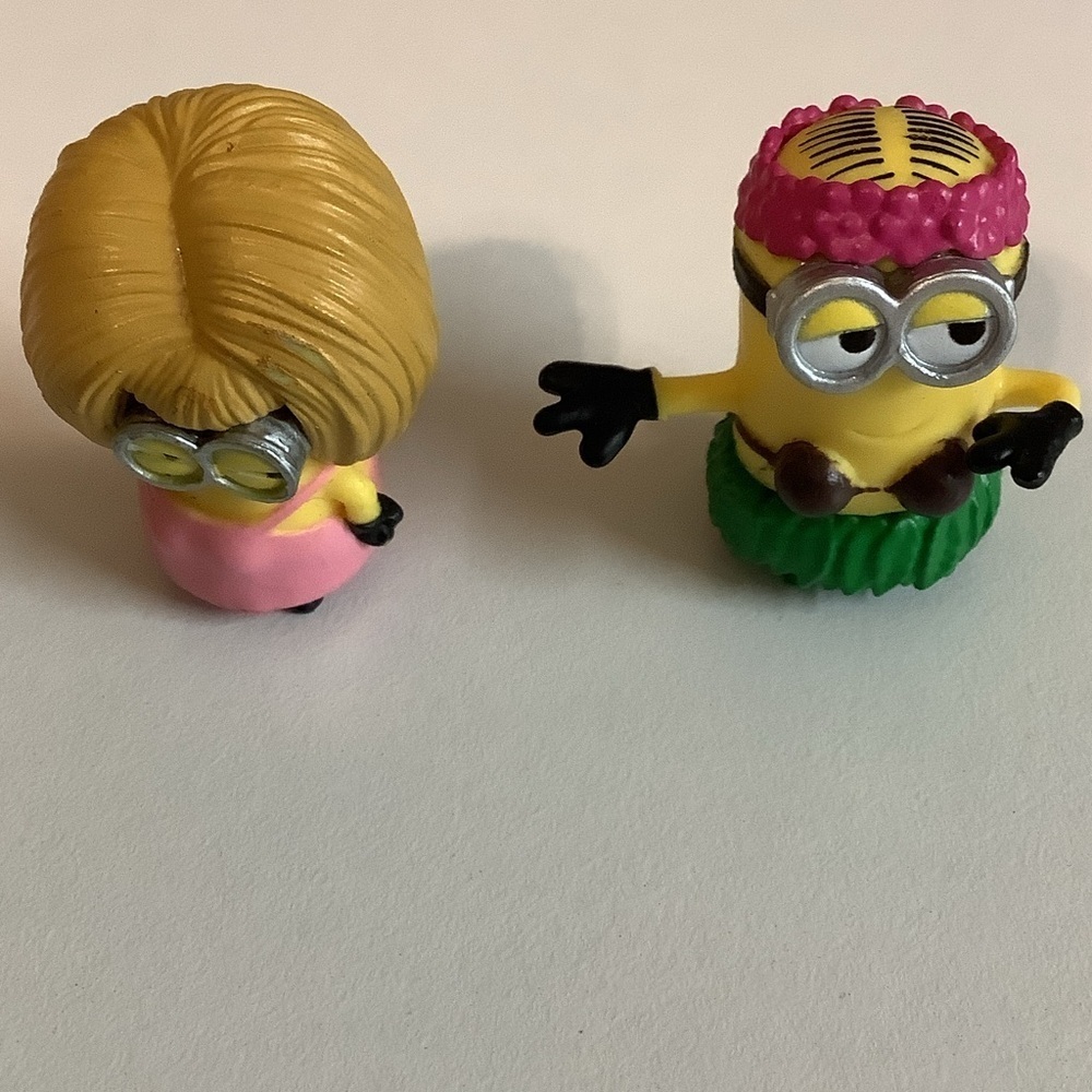 Minions Decendent’s Tropical 2pc Toy Set - Preloved